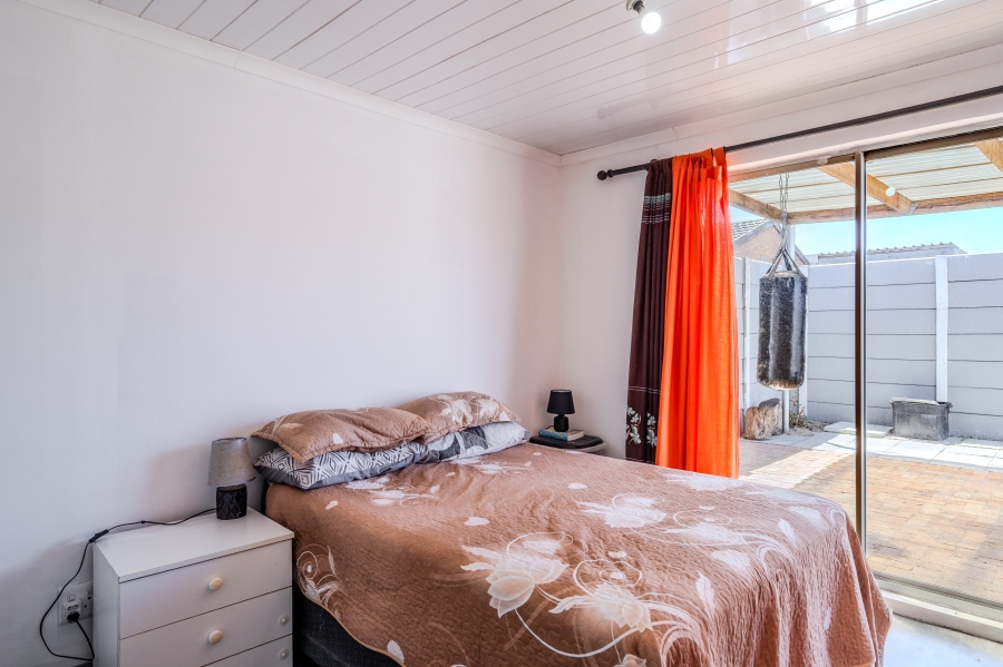 5 Bedroom Property for Sale in Ottery Western Cape